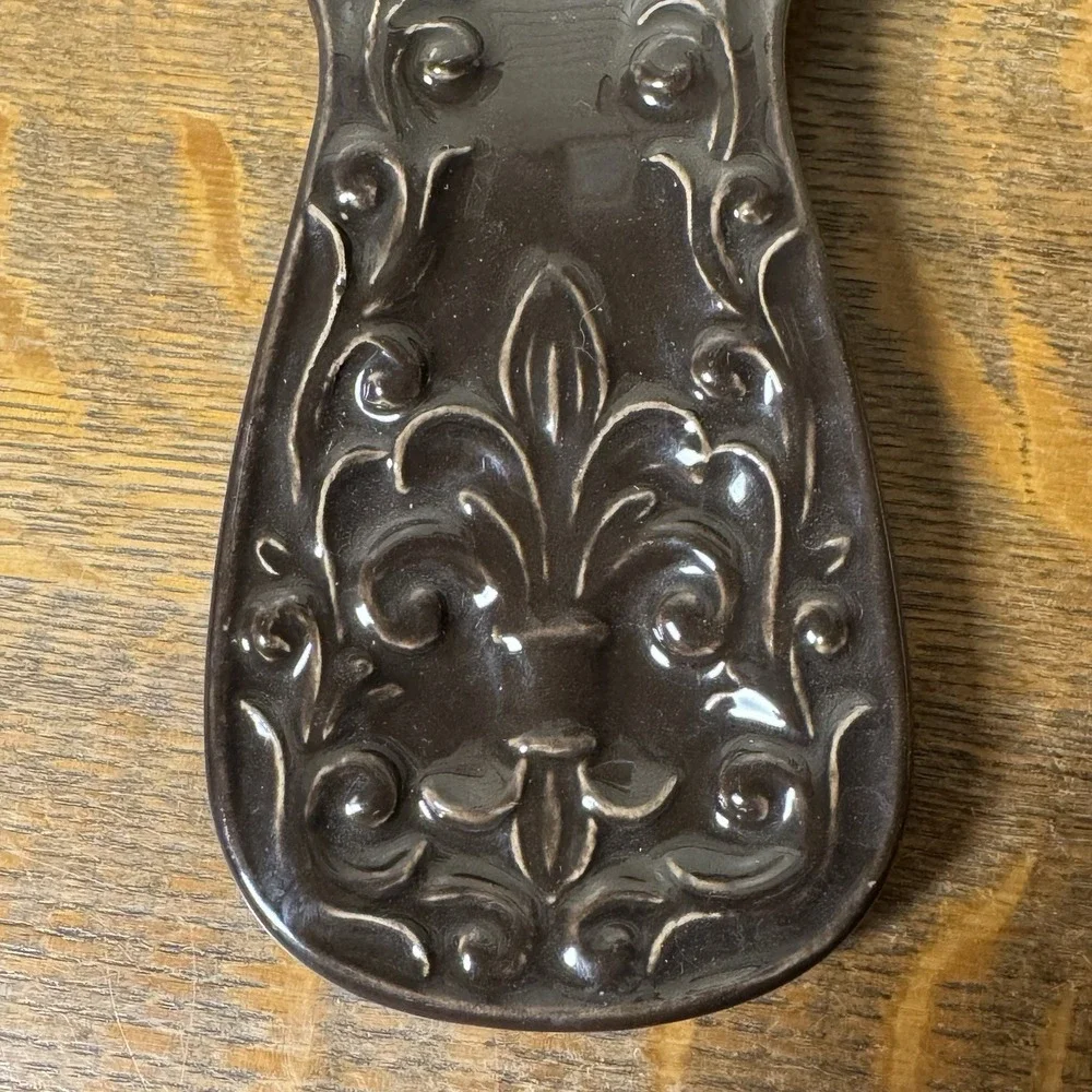 Drake Design Brown Ceramic Spoon Rest Fleur De Lis Scroll Kitchen 8.5